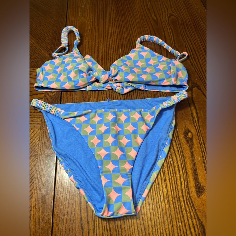 RAISINS BIKINI SWIMSUIT. NWT. SIZE MEDIUM.